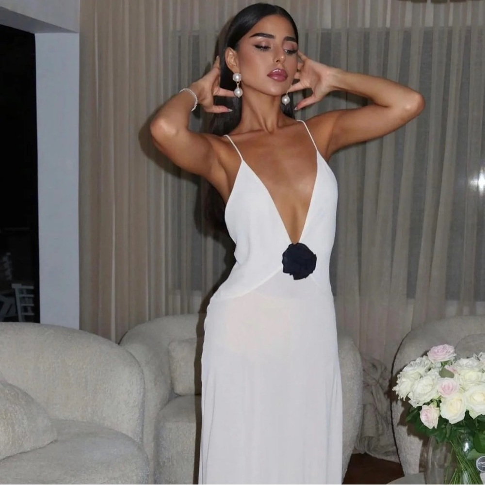 Elegant White Evening Gown - Picture 3 of 14